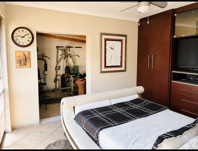 5 BEDROOM FREESTANDING FOR SALE IN VANDERBIJLPARK SE 1